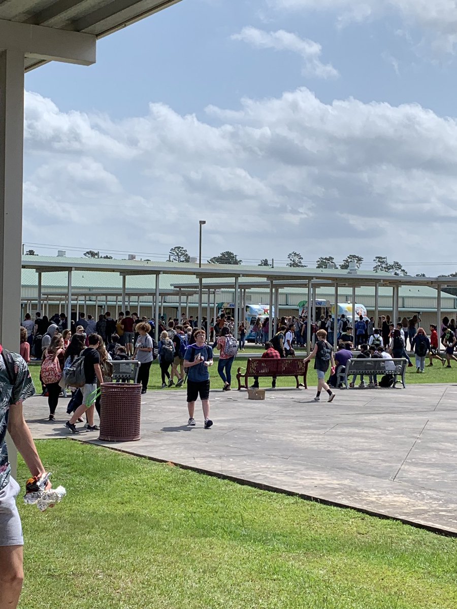 Arnold_BBI's tweet image. Aloha Day was a success. Thank you to all the @MagnoliaHighTX teachers and staff that helped out. Today showed what #ALLINMHS is all about. #AlohaSummer #YAHTZEE