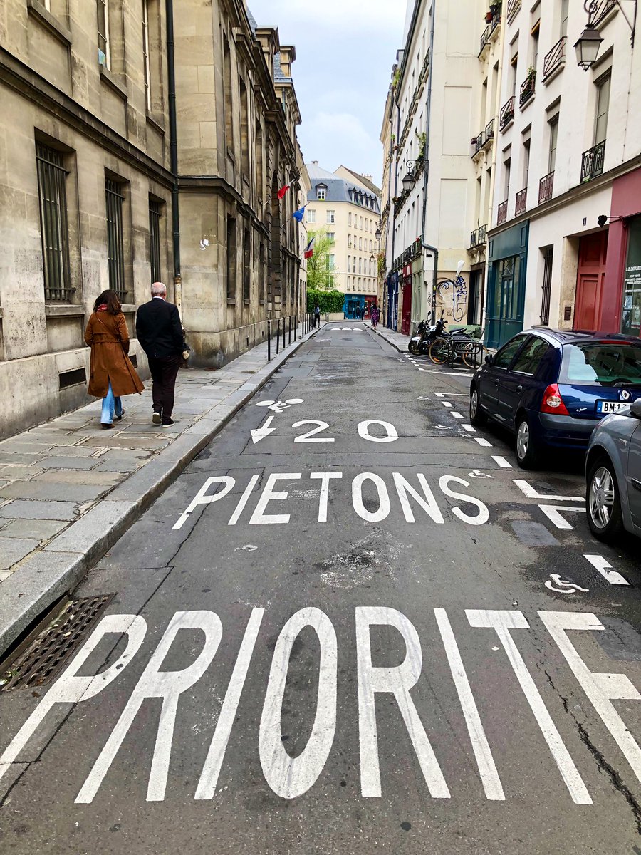 Usually I’m quick to point out that paint doesn’t protect people on foot or on bikes from cars. But when both the legal speed AND the design speed are low, & the design blocks cut-thru traffic with resulting low volumes, paint can add a nice finishing touch.  #Paris  #visionzero