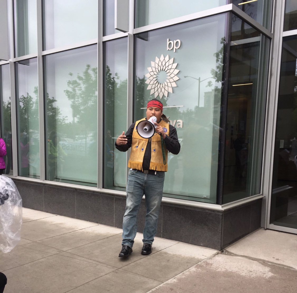 OurArcticRefuge's tweet photo. Gwich’in leader Donald Tritt speaking to the crowd at BP America headquarters in Denver, Colorado #StandWithTheGwichin #ProtectTheArctic #BackoffBP https://t.co/NqF7tCXsCT