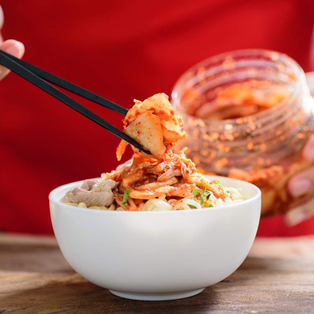 myferment's tweet photo. There are many different recipes for kimchi, so keep your mind open and feel free to add or take away as your taste buds dictate – this is a ‘ferm’ favourite. 🥬 https://t.co/IJvL6RlEiY #kimchi #myfermentation #flashyourferment https://t.co/3h7ikeMyRP
