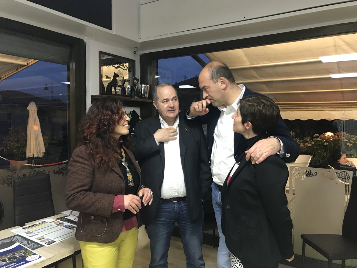 dariogalli5's tweet photo. Serata #elettorale con il sindaco uscente e la #candidata leghista del #comune di #Buguggiate in provincia di #Varese
#26maggiovotalega
#IlariaMaiSindaco https://t.co/SsL0sVUX4L