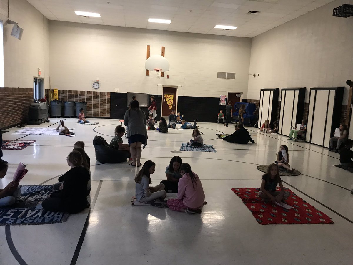 gillsecondgrade's tweet photo. Our “Popcorn and Poetry” festival is ready to commence! Our 2nd grade poets are ready to showcase their work. #MillCreekProud #weR2ndgrade #isdstrong https://t.co/VqIsjeovGZ