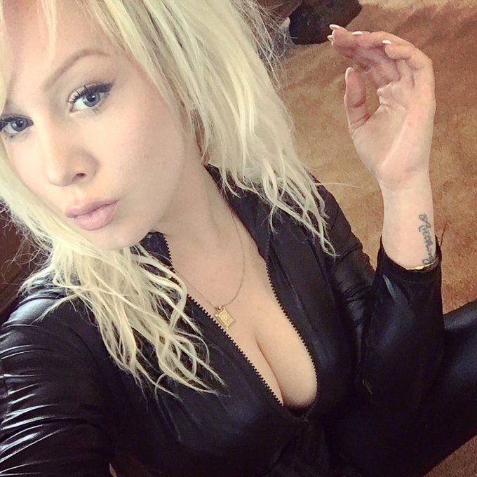 #vixen  #latex https://t.co/loRIVApnWc<a href="/tag/vixen"class="tags">#vixen</a><a href="/tag/latex"class="tags">#latex</a>