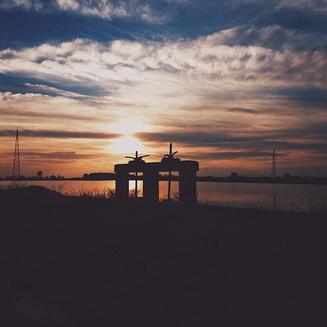 CrisSoldani's tweet photo. | la risaia perfetta necessita di un complesso sistema di piccole canalizzazioni e di chiuse | #novara | #sunset |
.
.
.
#tv_living #global_ladies #transfer_visions #rsa_vsco  #mextures #artofvisuals #InstaGhesboro #perfectturk_shot #royalsnappingartists #weareigersit #tv_po… https://t.co/0v8KQuwvJj