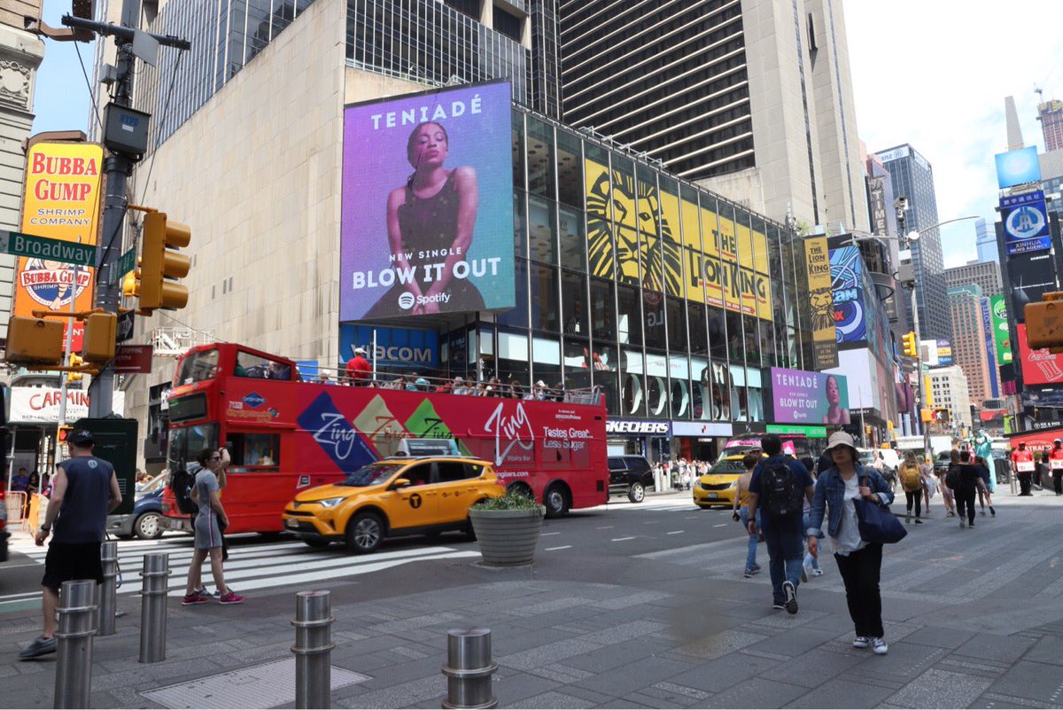 TeniMuse's tweet photo. Times Square, New York... https://t.co/9s9ixsdm3n