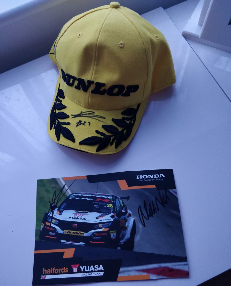 Laura_Bocking11's tweet photo. Had a great day yesterday watching and supporting my team. Had a great surprise gift 🚗🏁 @thruxtonracing @MattNealRacing @DanCammish @hondaracingbtcc https://t.co/JO3f8Tjtsg