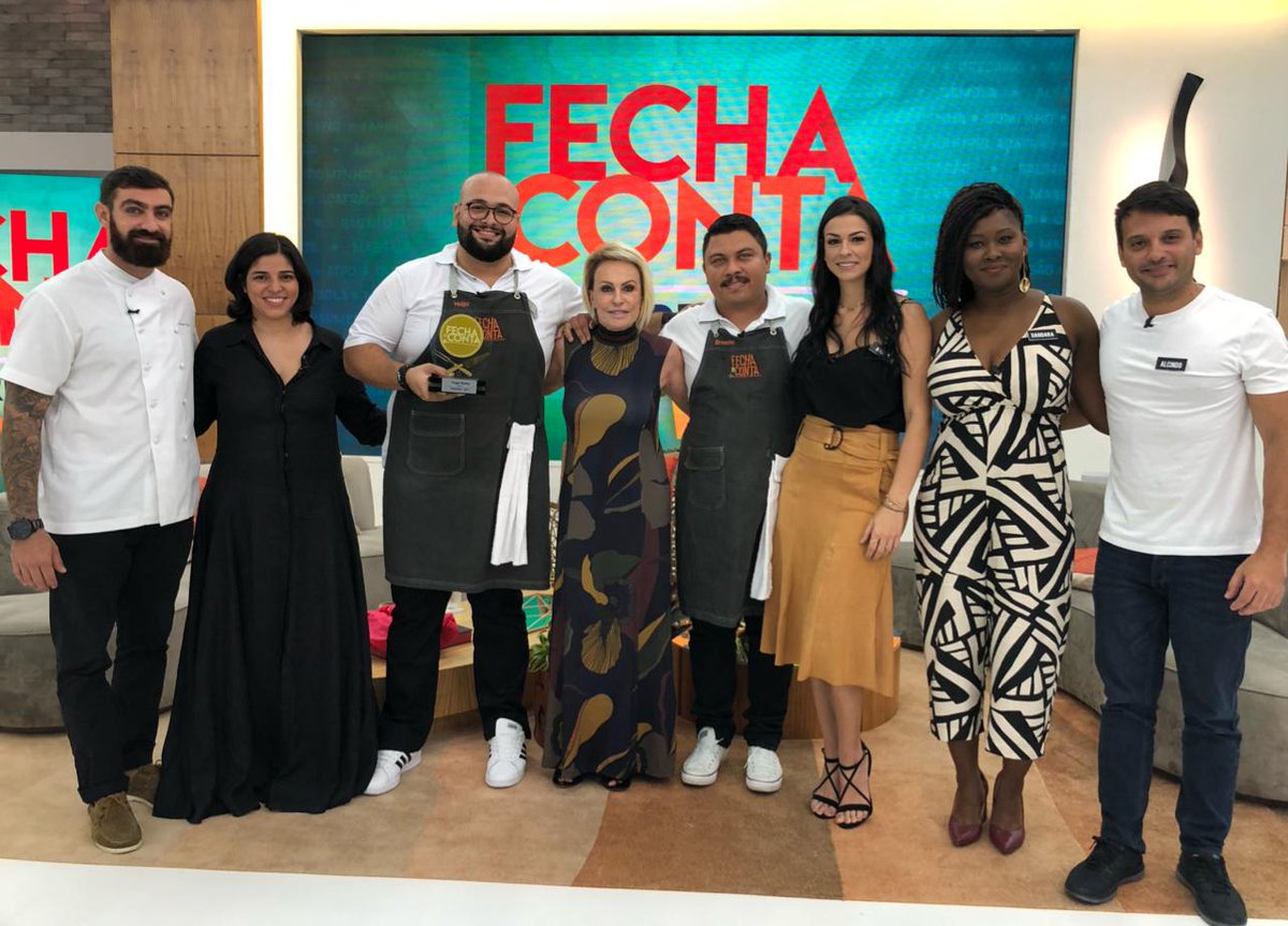 ANAMARIABRAGA's tweet photo. Hoje foi a final do #FechaAConta arroz que vai deixar muitas saudades. Parabéns ao Hugo, o grande vencedor e a todos os participantes por aceitar o desafio! Não é para qualquer um!! https://t.co/og4QxjXC2X