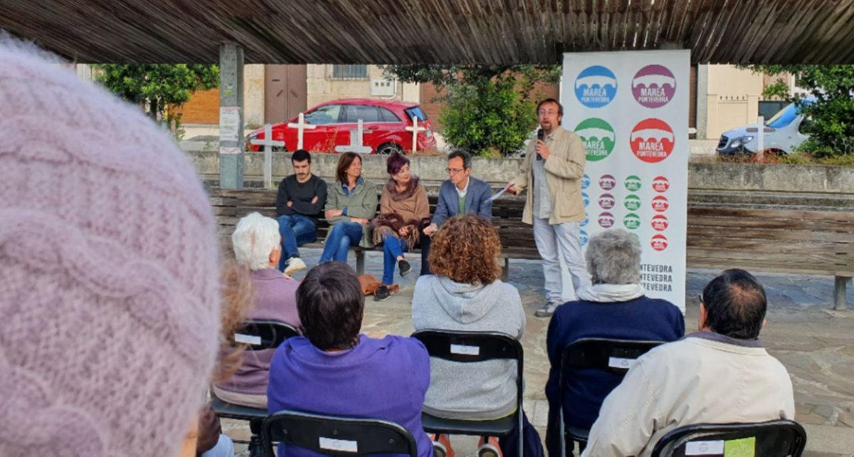 En_Marea's tweet photo. 🗣Hoxe nun encontro coa veciñanza de #Lourizán, #EnMarea comprometémonos a seguir denunciando en #Bruxelas a ampliación da depuradora dos #Praceres, e @MareaPontevedra a "revitalizar a parroquia e recuperar o paraíso roubado". @oarraiano @MareaPontevedra @CompromisoEU  #26M https://t.co/n1ksHwRE4G