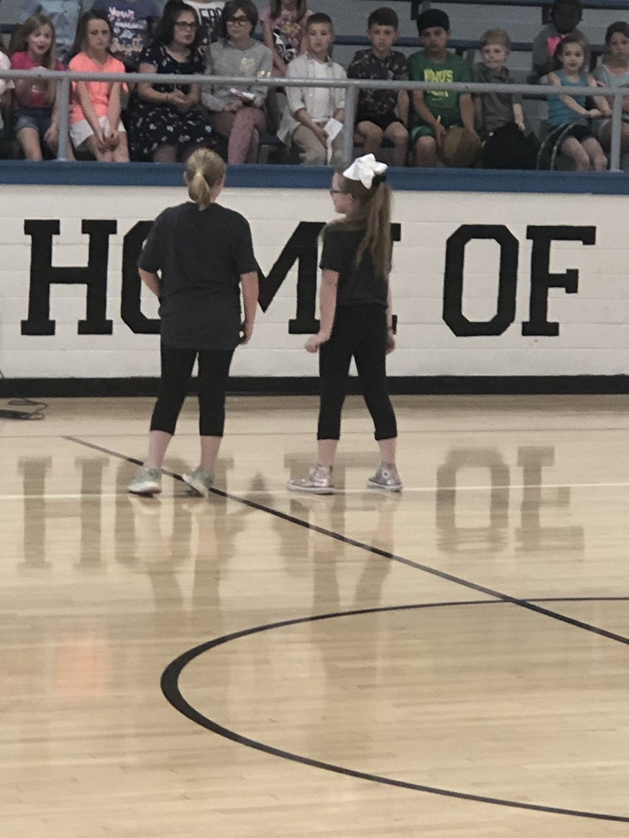 MrsWsLeaders's tweet photo. Talent 2019 is off to a great start!! https://t.co/ZwHziz61d7