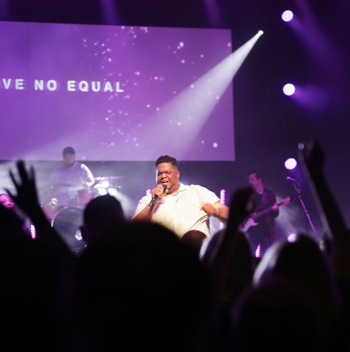 OneChurchMusic's tweet photo. Yesterday was 🔥🔥 
We’re so thankful for the countless number of people who serve and help lead our church in worship every weekend!

Here’s our #SundaySetlist
God of the Promise (Elevation Worship)
Who You Say I Am (Hillsong Worship)
What A Beautiful Name (Hillsong Worship) https://t.co/vvkjJ9I6ld