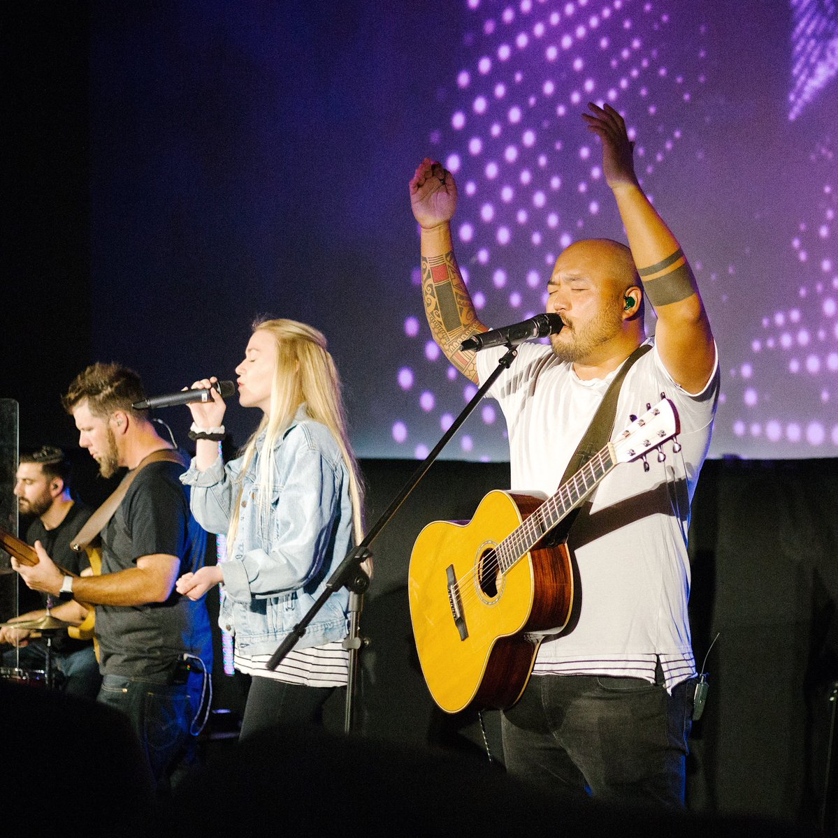 OneChurchMusic's tweet photo. Yesterday was 🔥🔥 
We’re so thankful for the countless number of people who serve and help lead our church in worship every weekend!

Here’s our #SundaySetlist
God of the Promise (Elevation Worship)
Who You Say I Am (Hillsong Worship)
What A Beautiful Name (Hillsong Worship) https://t.co/vvkjJ9I6ld