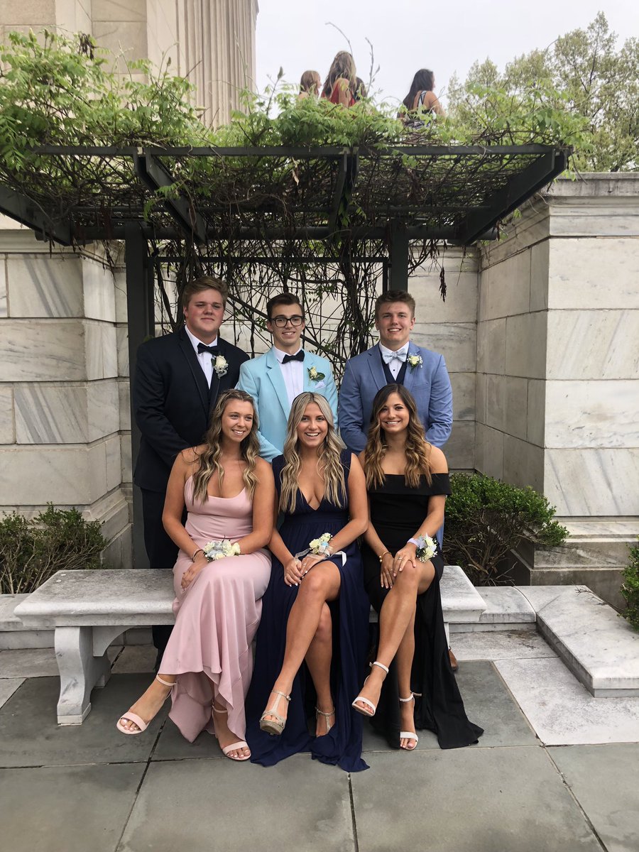 zachurda's tweet photo. happy birthday liv!! hope your day is fantastic!! ❤️🤗 @OFarone https://t.co/73ecULoLsC
