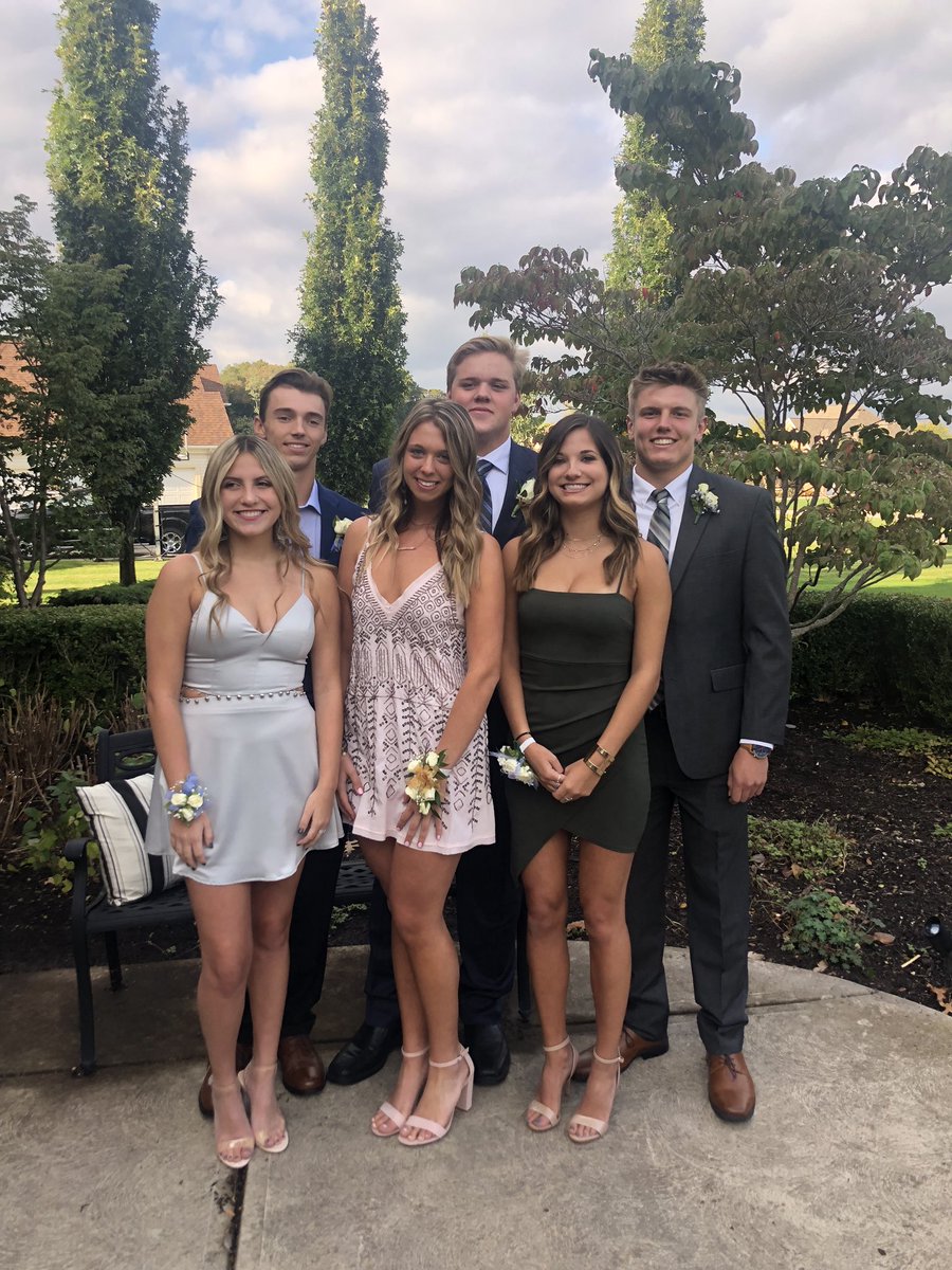 zachurda's tweet photo. happy birthday liv!! hope your day is fantastic!! ❤️🤗 @OFarone https://t.co/73ecULoLsC