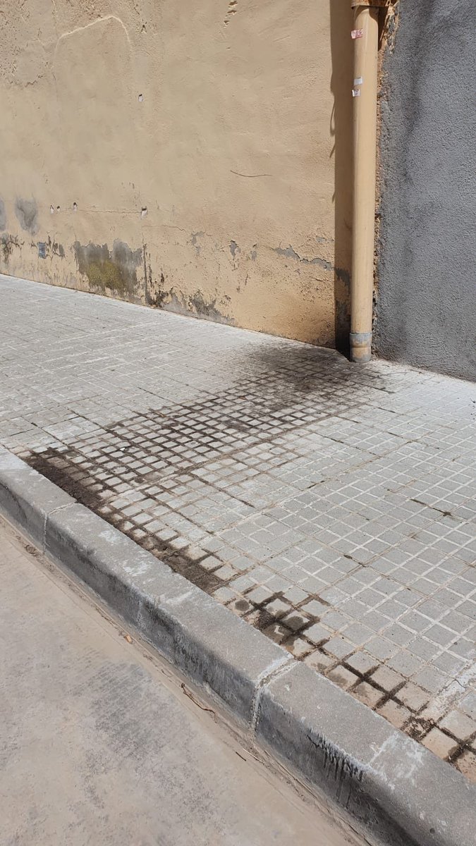 totsvilallonga's tweet photo. Cal donar prioritat a arreglar carrers i voreres malmeses. Volem espais segurs i lliures d’obstacles #votaTotsViallongaDelCamp #VilallongaDelCamp #TOTSVilallonga #nomésvilallonga #eleccionsmunicipals2019 #municialscat #municipals2019 #municipals19 #26m #26maig https://t.co/70RsQC5Mlg