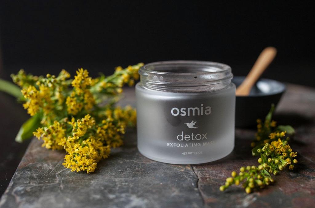 osmiaskincare's tweet photo. Check out our founder's take on why, how, and when you should exfoliate before you scour in the shower.

https://t.co/mpX9Tg3WTH

#exfoliate #springskin #themoreyouknow #thedoctorisin #returntoyoursenses https://t.co/co93WqueVn