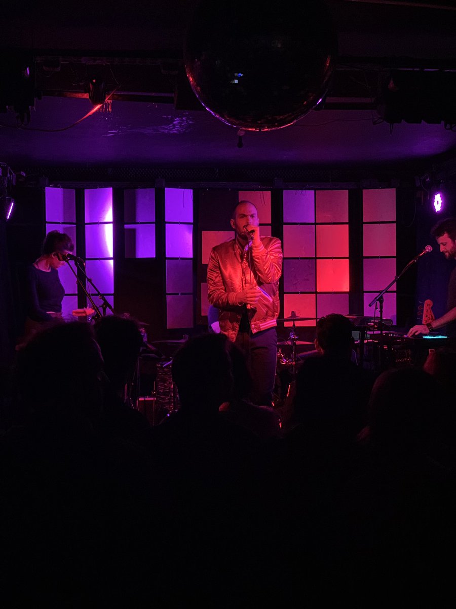 Devant <a href="/B_Badness/">BeautifulBadness</a>