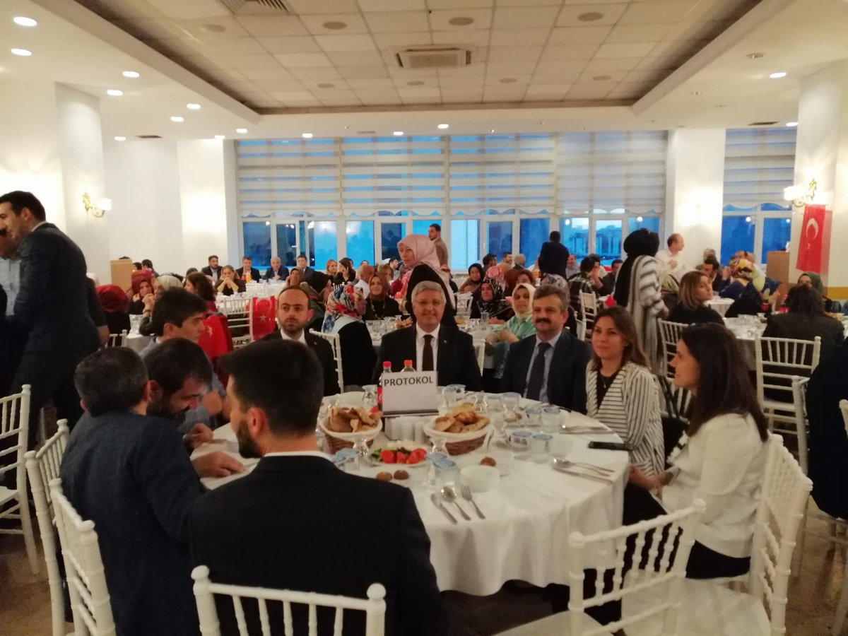 atasehirakparti's tweet photo. Genel Başk. Yardımcımız Sn  @vedatdemiroz il başkan yardımcımız Sn @sedatecin il yönetim kurulu üyemiz Sn @iremselayatay İlçe Başkanımız Sn @meozkaya Beld. Başk Adayımız Sn @bbismailerdem kuruluşundan bu güne 3 kademe teşkilatımızın katılımı ile vefa iftarımızı gerçekleştirdik. https://t.co/4BEvvW9Jam