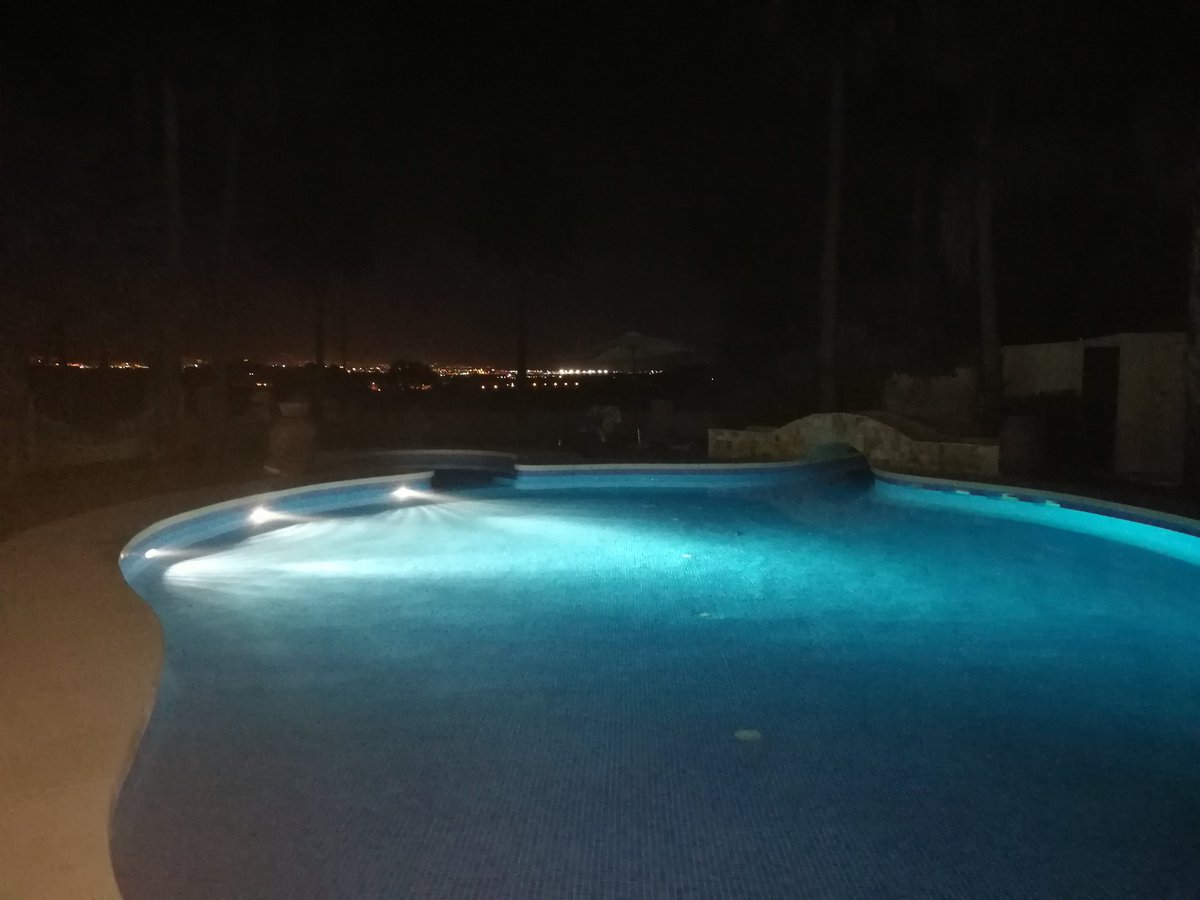 Si este tweet llega a 1000 favs hago un directo en mi instagram ahora mismo tirandome a la piscina, el agua esta helada xDD

El instagram es ''giants_xisma''