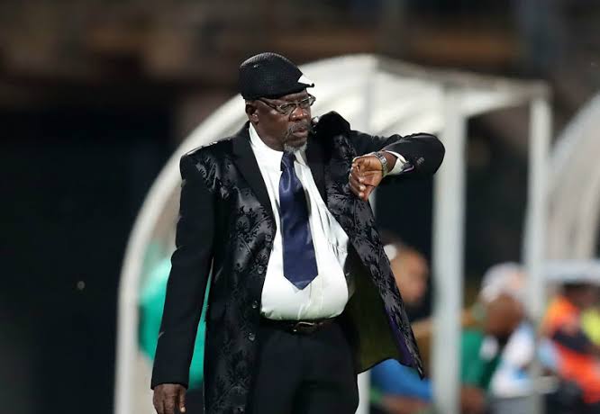 oyimzy's tweet photo. Lobi Stars coach Solomon Ogbeide has been confirmed dead after he slumped earlier today. ππ
He reportedly died of low blood pressure. We'll miss you Coach!
#RIPOgbeide #WeAreLobi https://t.co/cIJ3asQJy8