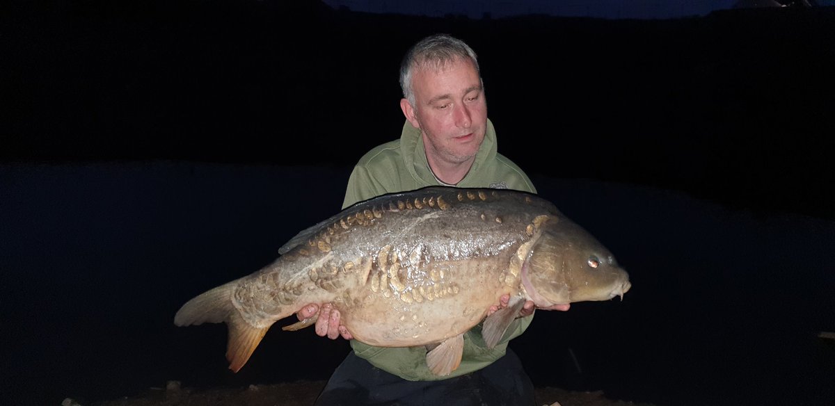 carlyp70's tweet photo. @Rich91197186 @petertheman96 My mate had out 2 weeks back just under 22lb ive had this fish 7 times in 4 yrs from 17 to 23lb 05oz  after a 5 yr baiting campaign  but it was 14 15 ft deeper 🙈🙈 the rigs we've lost and now know why https://t.co/bX92m0p2zO