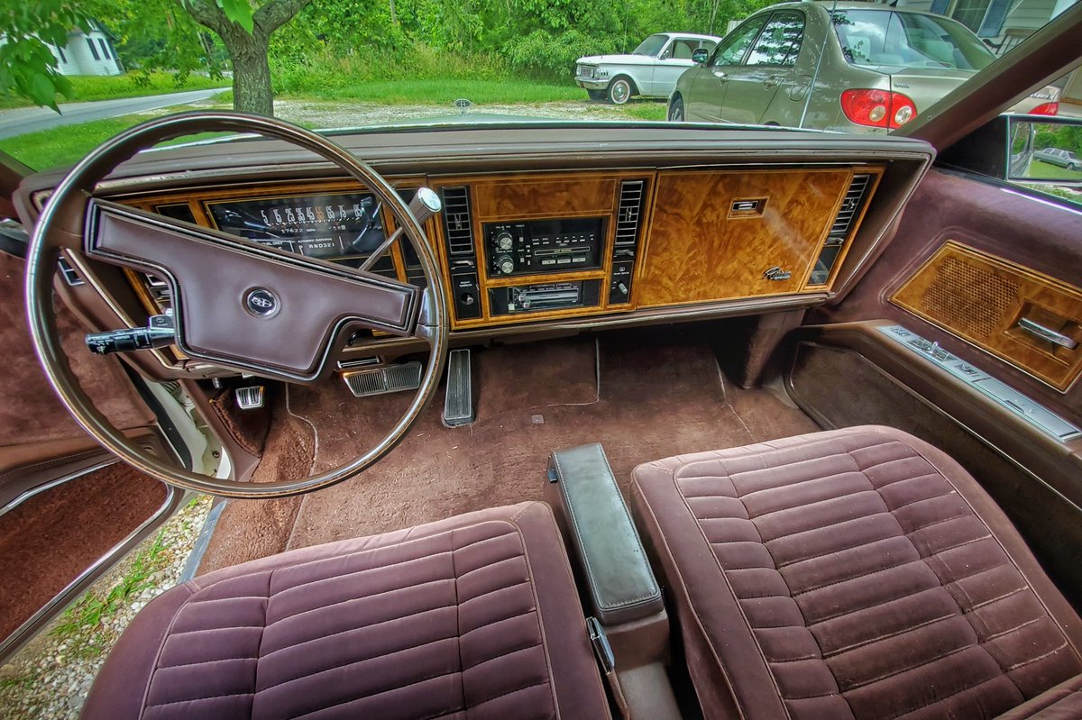 Driving around a 1983 Buick Riviera this afternoon because it cracks me up....