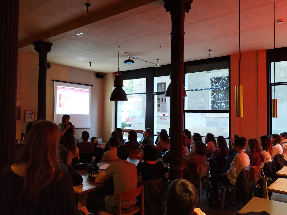 Patricia_MolMol's tweet photo. Un éxito el @pintofscienceES de hoy! Gracias a todos por venir y en especial a @xgoldbergh y #XavierLabad por haber presentado charlas tan interesantes! #Pint19ES #Pint19BCN Y...mañana más!

📅 20, 21 y 22 de mayo 🕗 19:30 h
📍@FIU_BCN Carrer del Carme, 42 https://t.co/SiC77u0S36