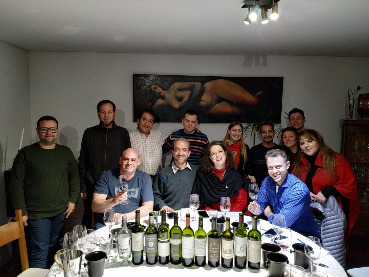 ManteginiSomm's tweet photo. De perfil bajo, el siempre vigente #CabernetSauvignon 🍇🍷 cada año adquiere más carácter Argentino.
https://t.co/vrOoqMt8hi
🍷🍇
#EntrenamientoSensorial #CataCiegas #Mendoza #VinoArgentino #SommReview https://t.co/jANwVzToUo