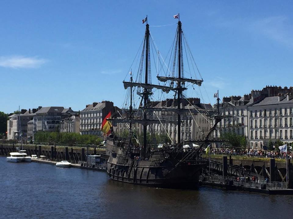 curiouscat1blog's tweet photo. ⛵️#deborddeloire Du 23 au 26/05,de @VilleStNazaire à @nantesfr, venez #explorer la #Loire & vibrer à son rythme (https://t.co/8dqxAmMyF3). Programme sur https://t.co/GvRURry1kA Après #ElGaleónAndalucía, cet été (📷1),l'#Hermione accompagnera le #Belem (📷2) pour la 1ère fois !🙌 https://t.co/ox6oXn1y8s