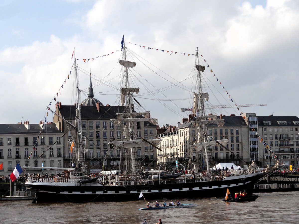 curiouscat1blog's tweet photo. ⛵️#deborddeloire Du 23 au 26/05,de @VilleStNazaire à @nantesfr, venez #explorer la #Loire & vibrer à son rythme (https://t.co/8dqxAmMyF3). Programme sur https://t.co/GvRURry1kA Après #ElGaleónAndalucía, cet été (📷1),l'#Hermione accompagnera le #Belem (📷2) pour la 1ère fois !🙌 https://t.co/ox6oXn1y8s