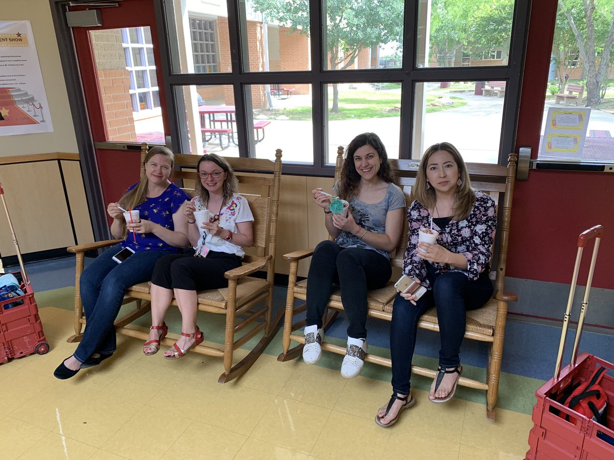 DVISD_CES's tweet photo. This month, the #CreedmoorYall goodie cart was stationary. Thank you to #TheLightOfTheWorldChurch for donating #Dayas fresh fruit snow cones! #DVPROUD https://t.co/OZDmc3Eiwm