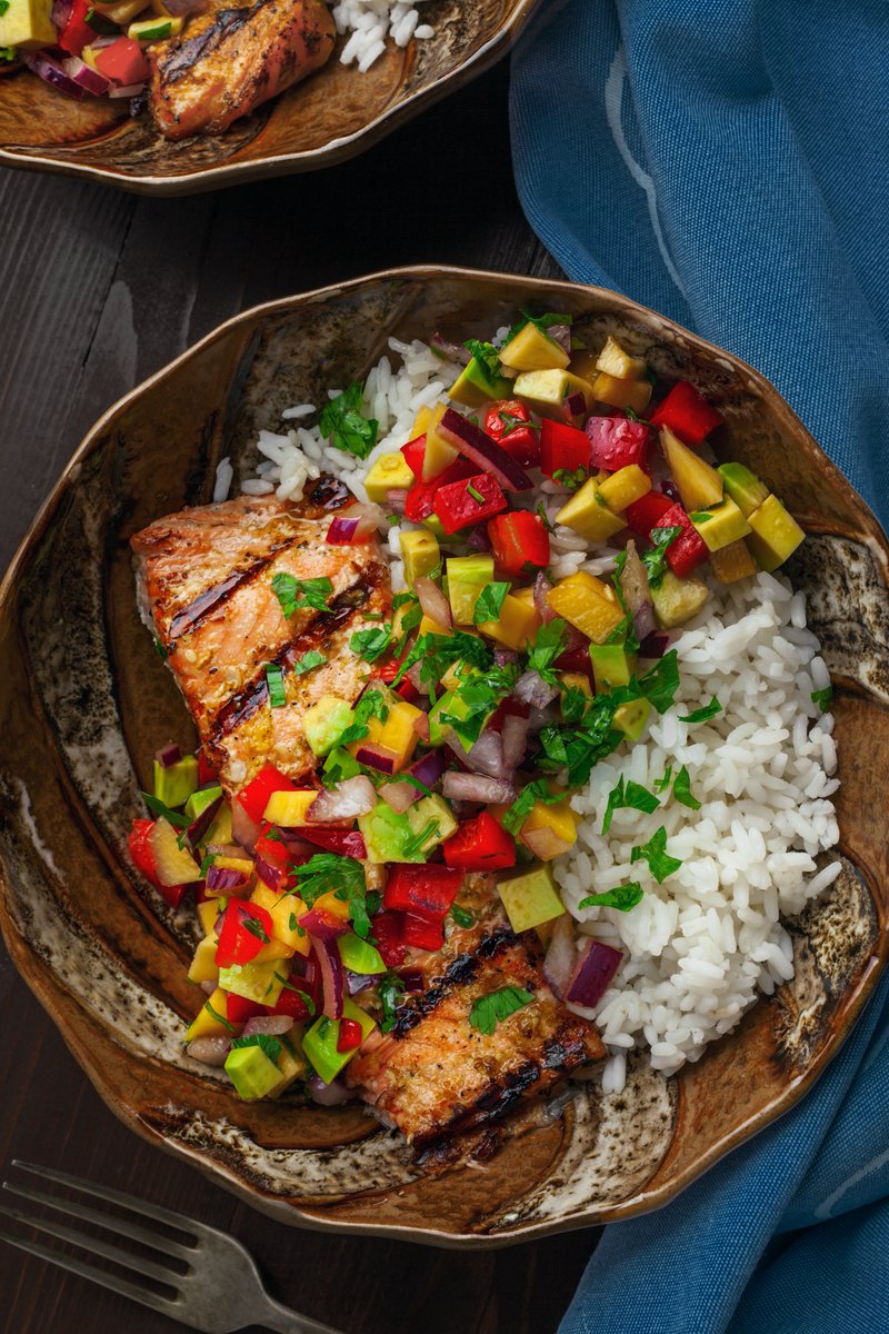 mealpost's tweet photo. Introducing one of the best summertime meals! ☀️ Grilled Salmon cooked to flaky perfection, topped with sweet and tangy Avocado Mango Salsa, on this week’s menu. https://t.co/wrMyLRa14k #bayareaEats https://t.co/Pl2RGktebE