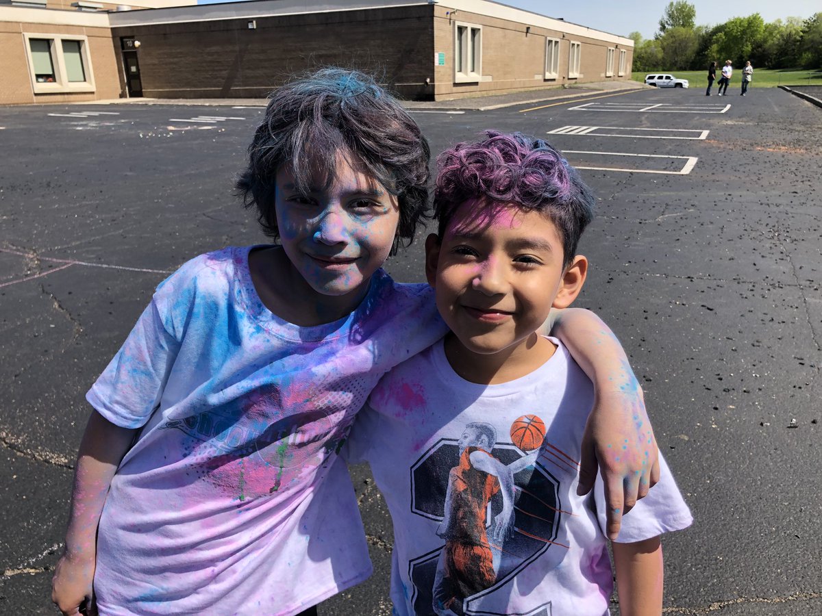 It was a beautiful day for the color run! Great job to Pinewood students for raising so much money! #PWEpaws