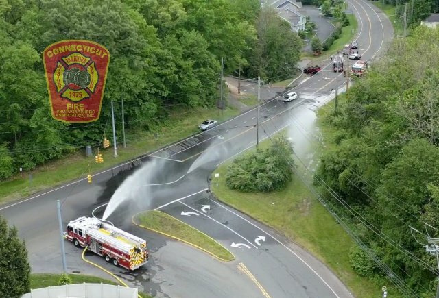 ctfirephoto's tweet photo. Happening Now - CFPA member Keith Muratori (@FIREGROUNDIMAGE) is on scene of a major motor vehicle accident with a major gas leak in Shelton, Connecticut. Stay tuned for more from the scene. https://t.co/k1iSVeERrD
