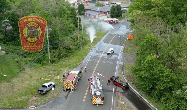 ctfirephoto's tweet photo. Happening Now - CFPA member Keith Muratori (@FIREGROUNDIMAGE) is on scene of a major motor vehicle accident with a major gas leak in Shelton, Connecticut. Stay tuned for more from the scene. https://t.co/k1iSVeERrD