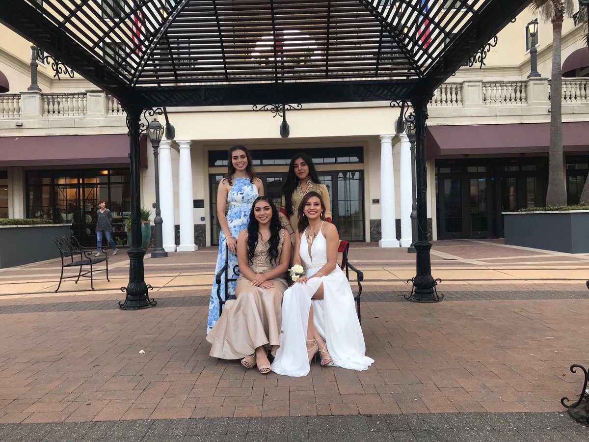 giajamess's tweet photo. prom 😛🥶 https://t.co/UEaJVjkUVn