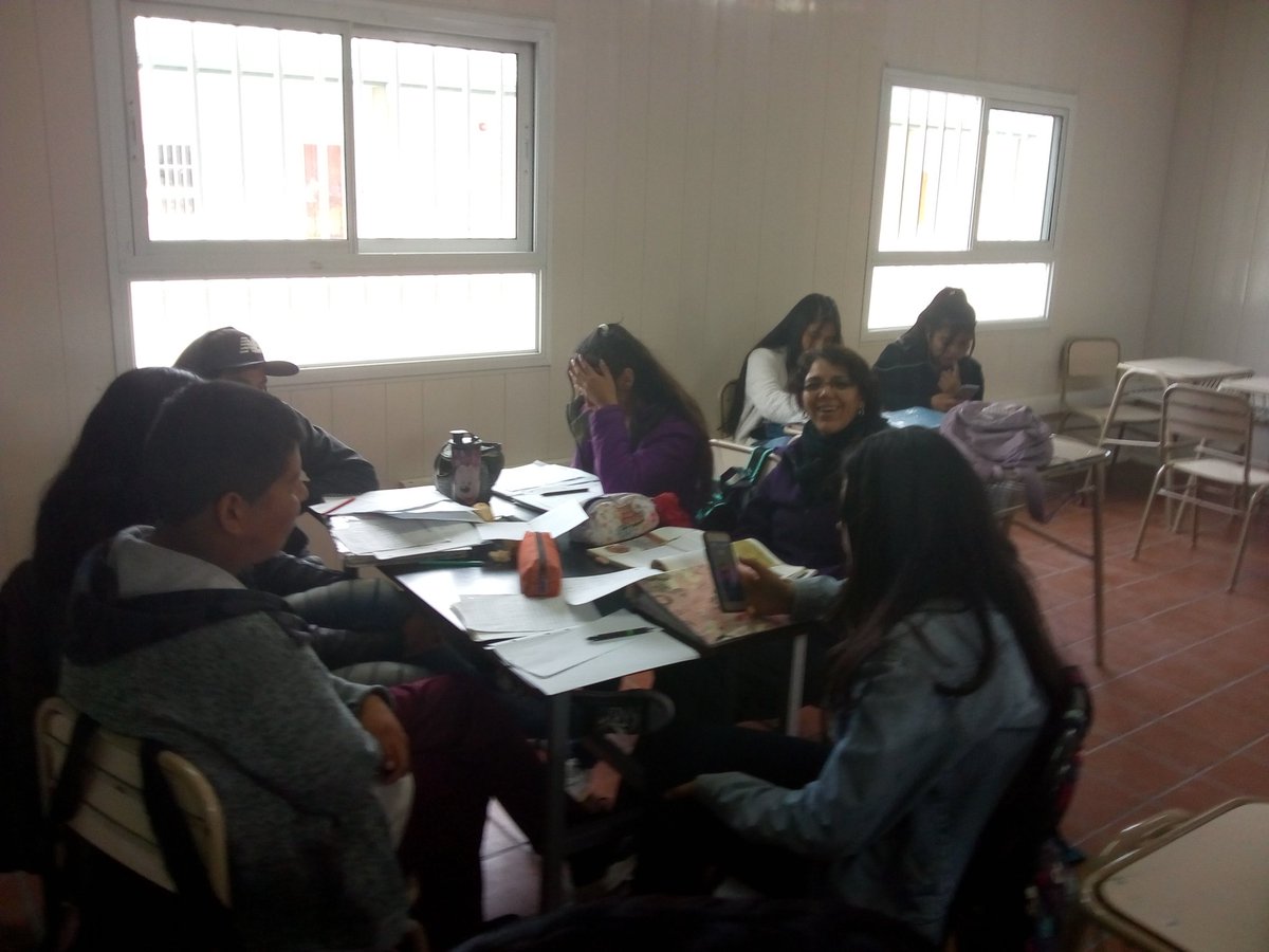 La educadora comunitaria <a href="/l_sempertegui/">sempertegui lis</a> trabajando con tareas de historia matemáticas y física <a href="/fguillesaavedra/">GUILLERMO SAAVEDRA</a> <a href="/artydance23/">Gilda Rodríguez</a> <a href="/patriciapinasco/">Patricia Pinasco</a> <a href="/bruja_eric/">Brujaeric</a> <a href="/UrtubeyJM/">Juan Manuel Urtubey</a>