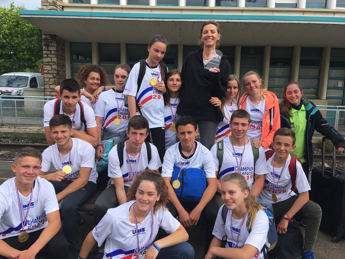 groupe_ste's tweet photo. @departement13 le collège Ste Elisabeth des #lespennesmirabeau finit 1er du championnat UNSS d'aviron à Mâcon ce we ! Bravo à tous nos jeunes ! Champion de France !! https://t.co/1j3TaS1wkU