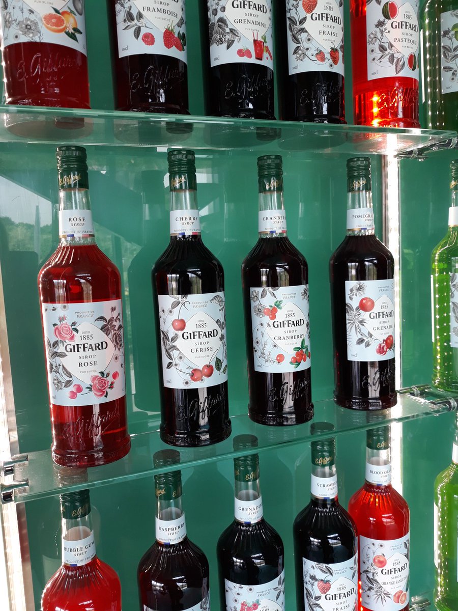 veromaillet's tweet photo. Lancement du #ChériCherry #bienvenueàAngers chez #Giffard #Guignolet #gin #tonic
#EdithGiffard #liqueurs #Sirops #plantes #fruits #griottes🍑🍒🍓🥒🍇
#AnjouDesSaveurs ❤ https://t.co/hPTTEp4zgx