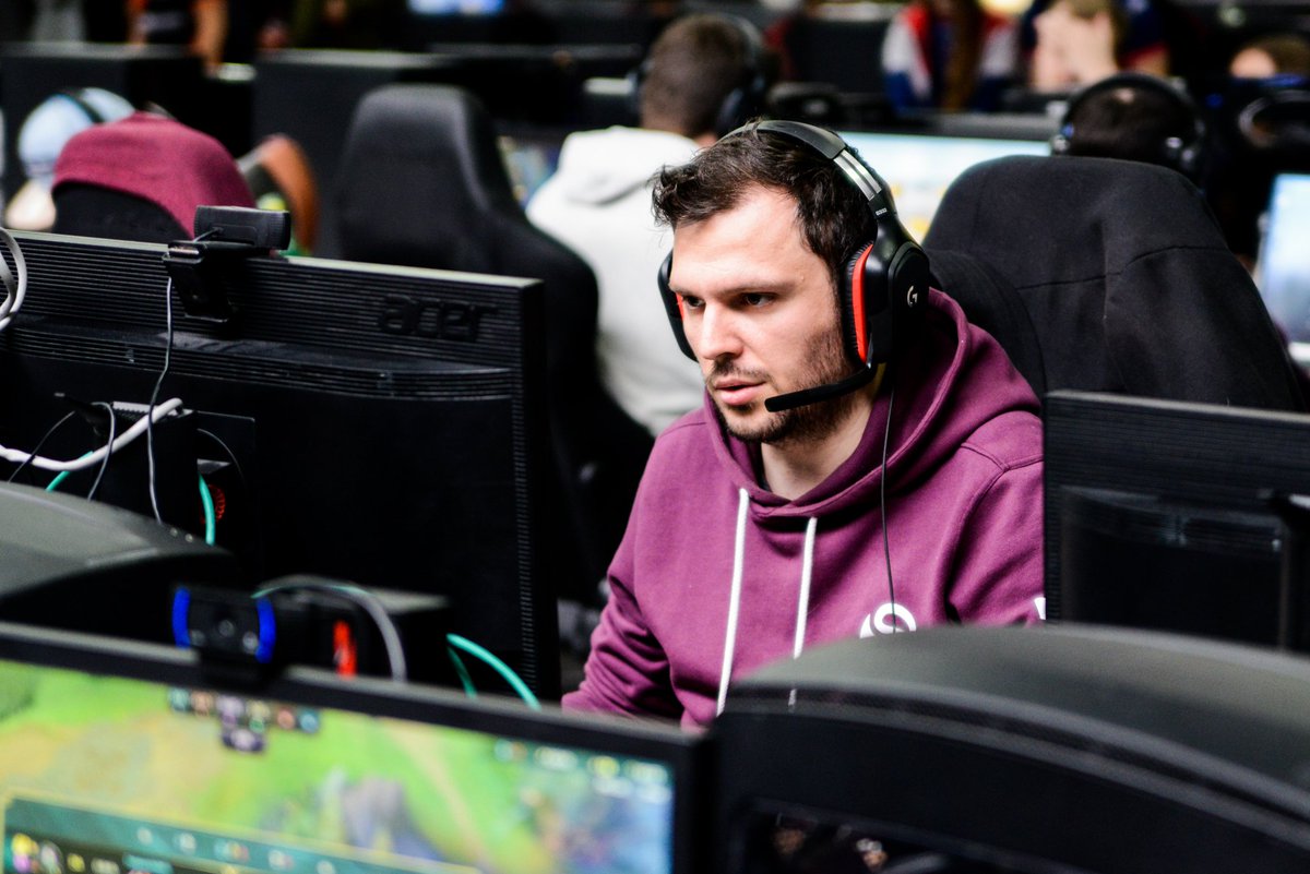 ThePacTim's tweet image. 1v9 GOD.

@NarkussLol 

#DHFR19 #IntelSource