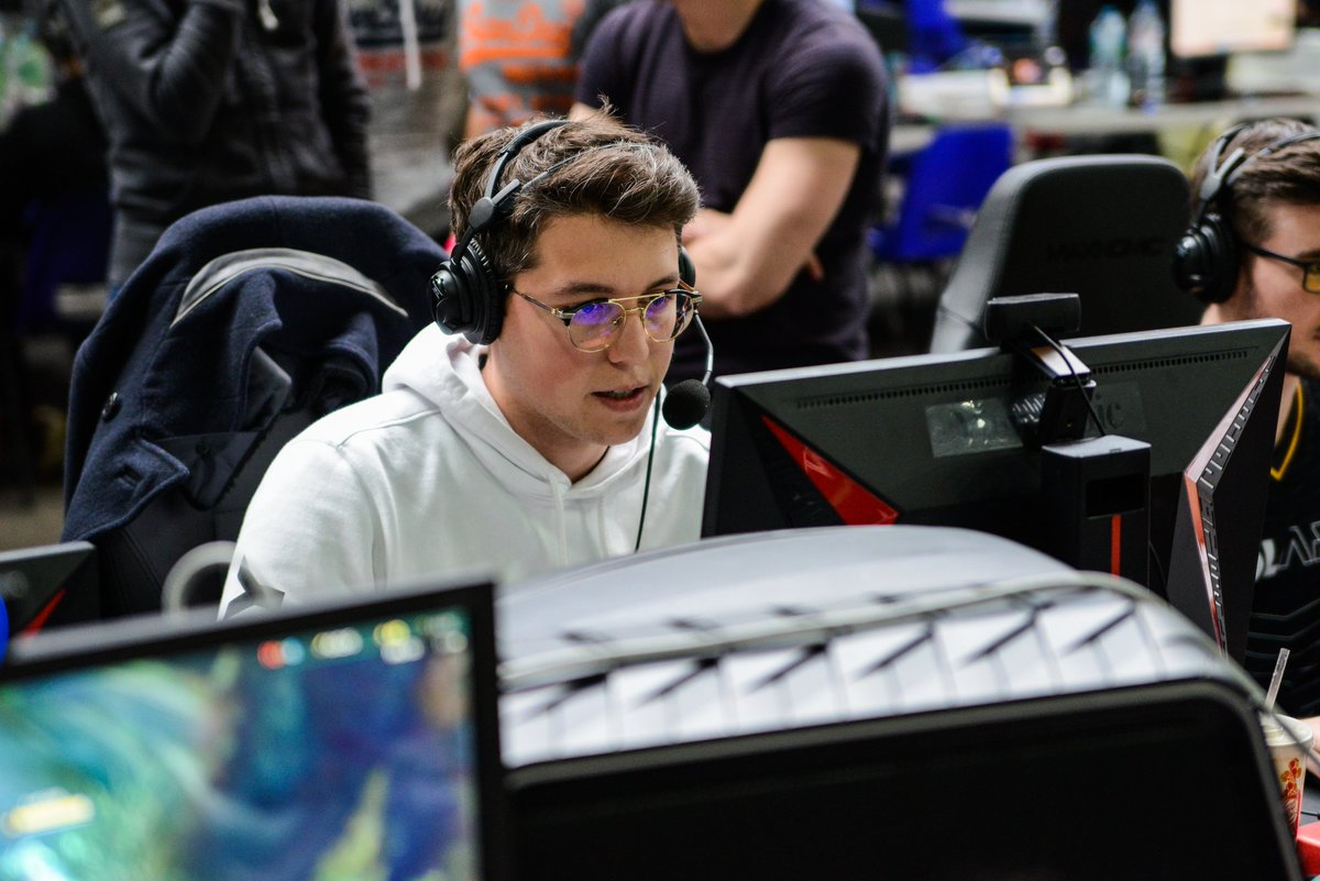 ThePacTim's tweet image. When you beat Lunary.

@Tonerre_lol 

#DHFR19 #IntelSource
