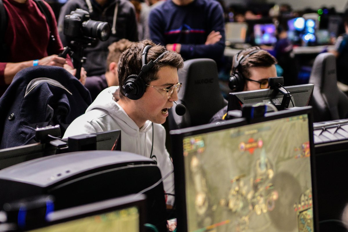 ThePacTim's tweet image. When you beat Lunary.

@Tonerre_lol 

#DHFR19 #IntelSource