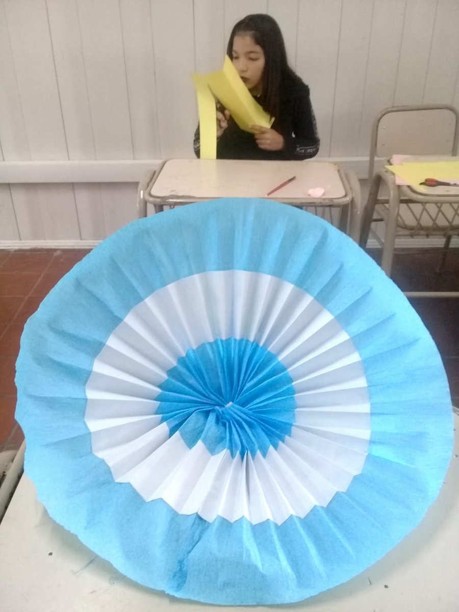 caj3149's tweet photo. En aula creativa los chicos realizaron escarapelas y adornos con papel @fguillesaavedra @artydance23 @patriciapinasco @AC_MeraFigueroa @UrtubeyJM @aniberruezo @yoyballon https://t.co/F42WcXomcJ