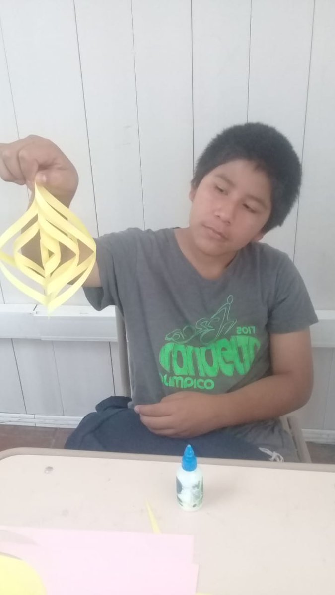 caj3149's tweet photo. En aula creativa los chicos realizaron escarapelas y adornos con papel @fguillesaavedra @artydance23 @patriciapinasco @AC_MeraFigueroa @UrtubeyJM @aniberruezo @yoyballon https://t.co/F42WcXomcJ