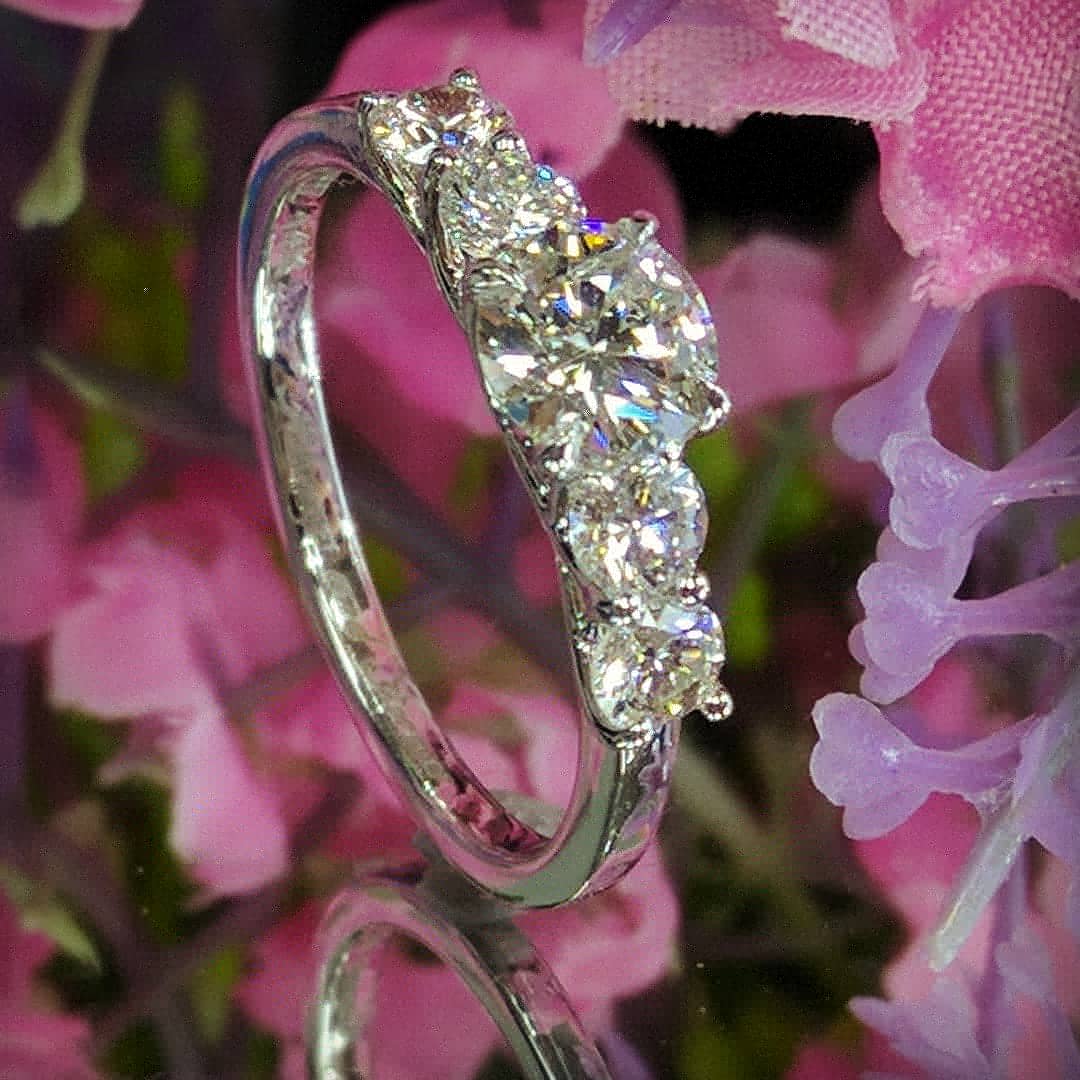 MDCDiamonds's tweet photo. Five Stone Trellis Diamond Engagement Ring
https://t.co/qFwx2GfwH2
#Diamondsnewyork #fivestone #5stone #engamentringsnewyork #mdcdiamondsnewyork #anniversaryring #trellisdiamondring #shesaidyes #rounddiamonds #petitediamondring https://t.co/DjlpM6NWK0