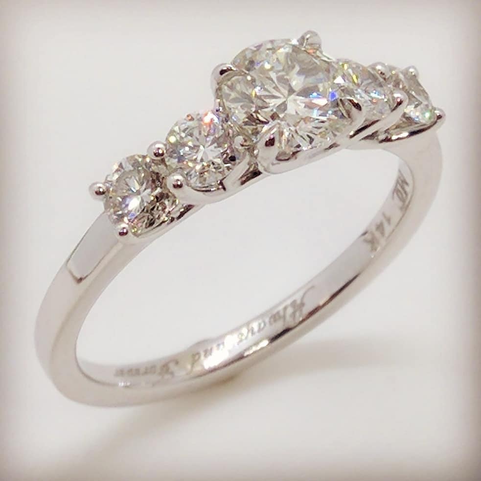 MDCDiamonds's tweet photo. Five Stone Trellis Diamond Engagement Ring
https://t.co/qFwx2GfwH2
#Diamondsnewyork #fivestone #5stone #engamentringsnewyork #mdcdiamondsnewyork #anniversaryring #trellisdiamondring #shesaidyes #rounddiamonds #petitediamondring https://t.co/DjlpM6NWK0