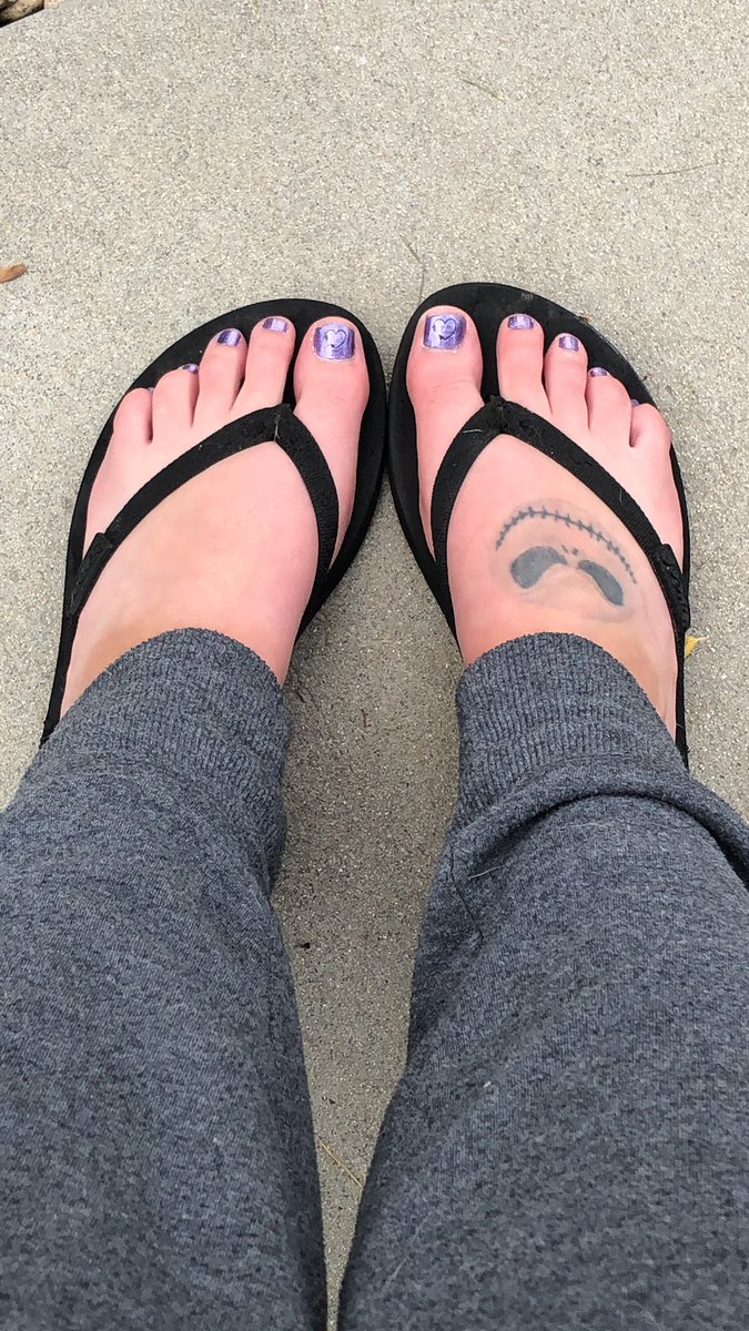 Decided to try to make my toes pretty. Definitely could use a pedi 😂