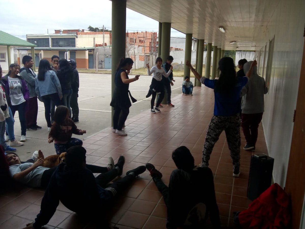 caj3149's tweet photo. Bailando distintos ritmos dictados por la profe @Ritituuu donde los jóvenes se divirtieron mucho 💃🕺 @fguillesaavedra @artydance23 @patriciapinasco @bruja_eric @yoyballon @juancarlosvilc https://t.co/CEu3o9D7o2