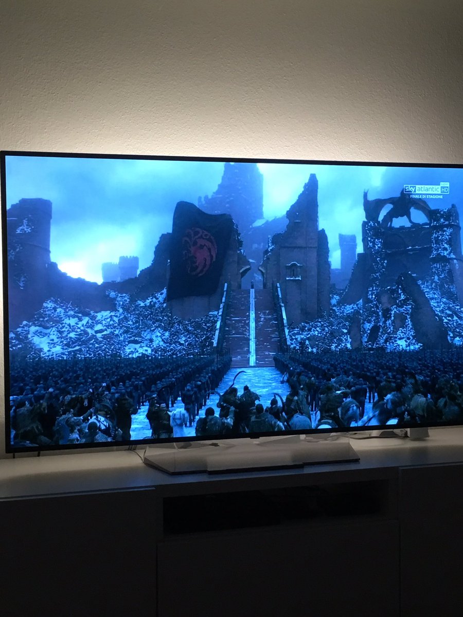 MariPanda09's tweet photo. L’inverno che ricompare dopo millemila puntate, per poi risparire, solo per far coincidere una scena con la visione di Daenerys nella casa degli eterni. #GameOfThrones https://t.co/vGW5LZvFBW