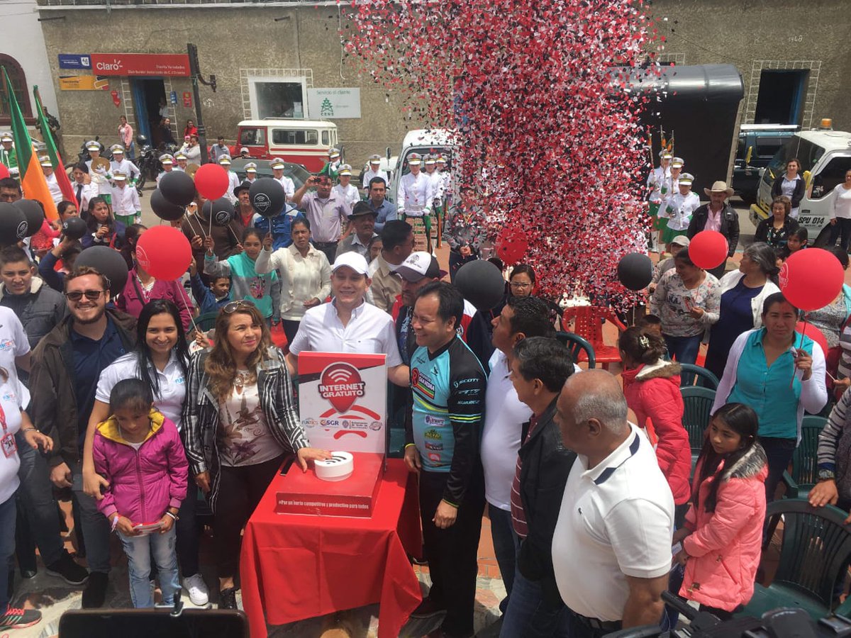 NorteTic's tweet photo. El Gobernador de Norte de Santander William Villamizar Laguado junto a la Secretaria TIC Marina Lozano Ropero y el Alcalde del Municipio de Silos, Orlando Portilla Mantilla inauguraron 4 zonas de acceso a Internet . https://t.co/kcn1Ss0koE