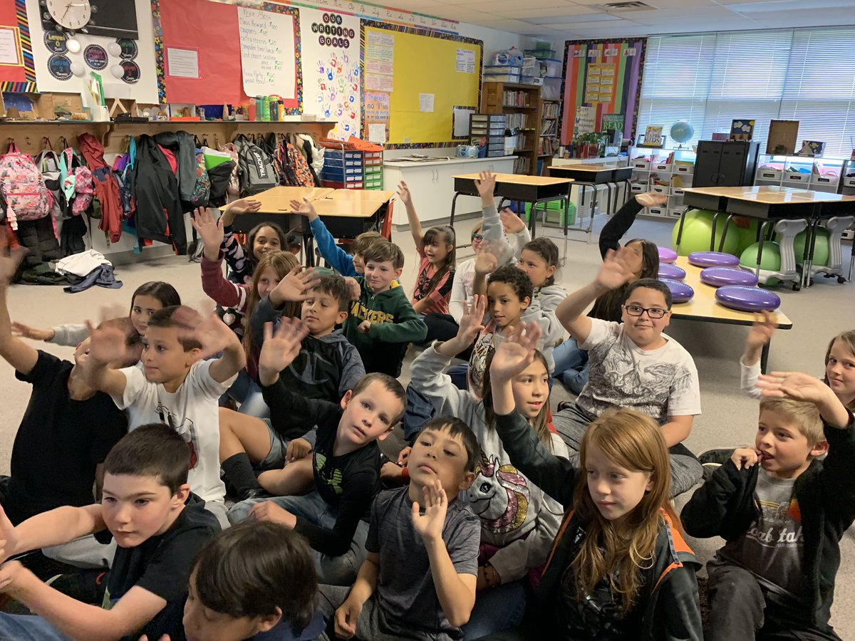 3rdWestgate's tweet photo. Third graders went on Google meet today and spent some time talking with their pen pals in Mount Vernon Washington. We have had a great year communicating! #LeadLoveLearn #TeamWestgate #3rdGradeRocks https://t.co/CKH5IDHlLE